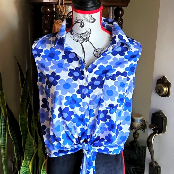 Passport Tops - Passport, 0280, Blue and white floral top, Sz L